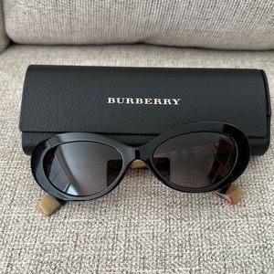 BURBERRY Sunglasses